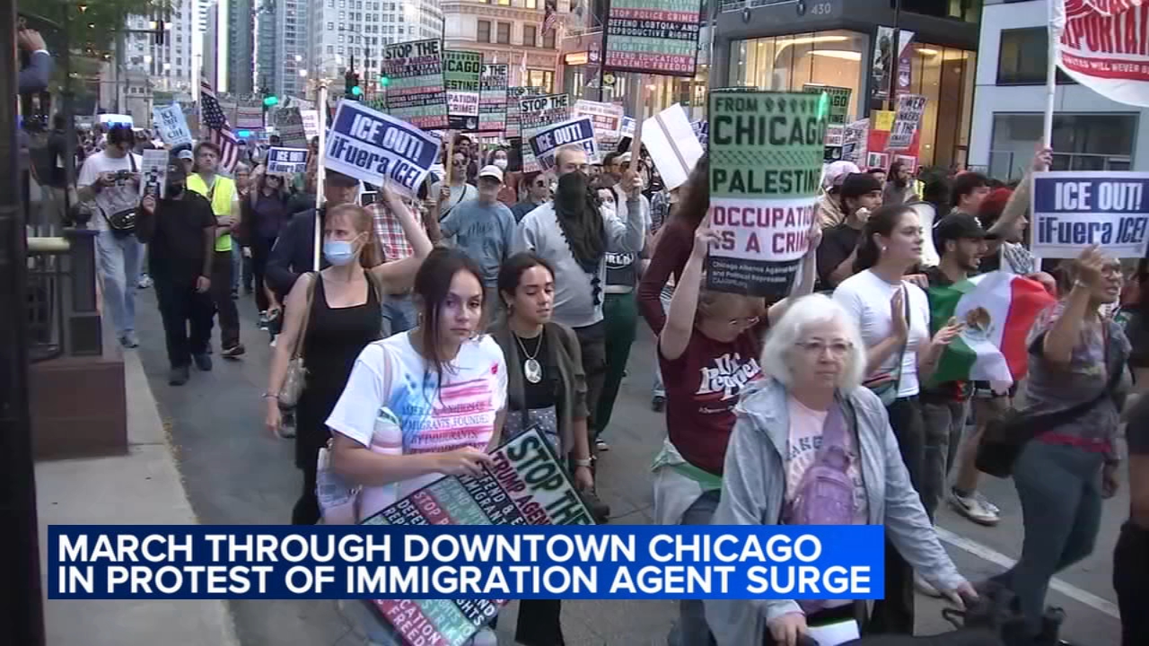 ICE in Chicago news: Agents raid South Shore apartment building; Donald Trump says city could become military training ground – ABC7 Chicago